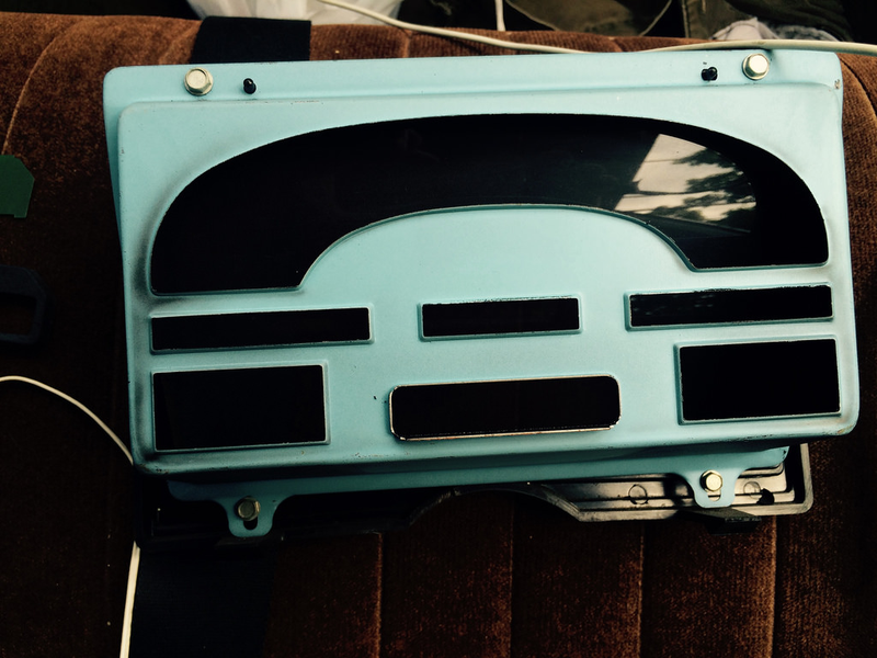 Illustration for article titled Here's what is behind the speedometer in an old car...